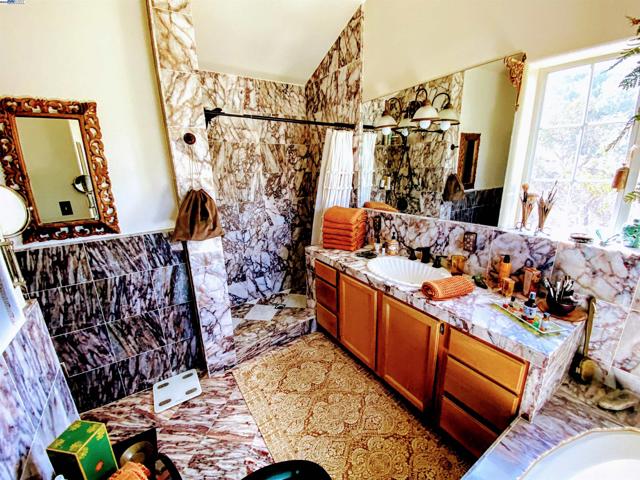 31733 Lake Meadow Rd, Acton CA: https://media.crmls.org/mediaz/f88d799d-4f2e-4a73-b552-33622312eb0a.jpg