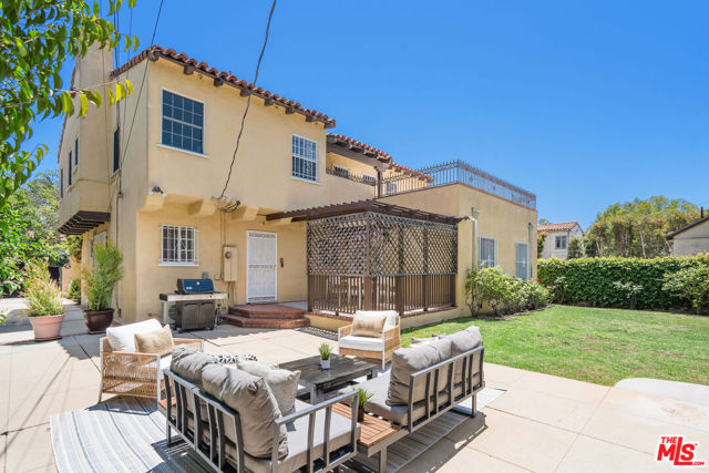 119 S Highland Avenue, Los Angeles CA: https://media.crmls.org/mediaz/f88db5c9-772c-41b1-b2c8-fd9ce149b4cc.jpg