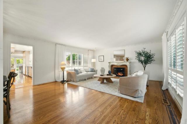 263 W Oakwood Boulevard, Redwood City CA: https://media.crmls.org/mediaz/f88df4c3-5dcf-4f63-b43c-a5022418fd5a.jpg