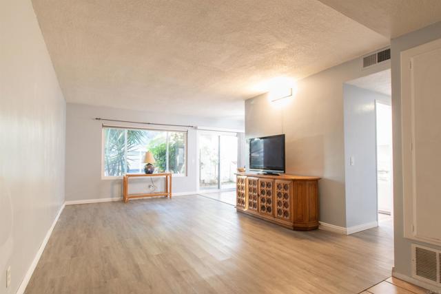 Detail Gallery Image 1 of 18 For 2929 Fire Mountain Dr #13,  Oceanside,  CA 92054 - 2 Beds | 1 Baths