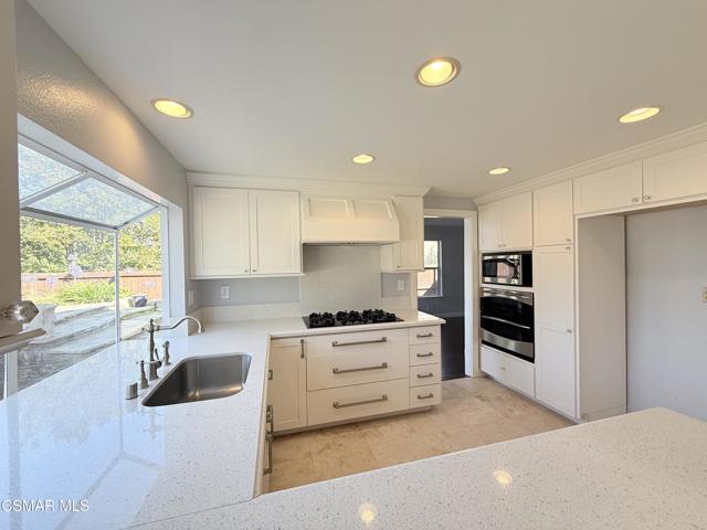 1061 Shoal Creek Court, Simi Valley CA: https://media.crmls.org/mediaz/f88e367d-a066-4af6-a582-bb10f500dec0.jpg