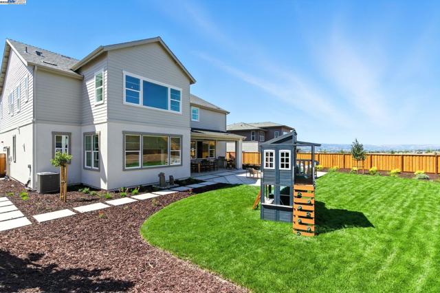 1725 SW Wren, Dublin CA: https://media.crmls.org/mediaz/f88ee21a-352e-47a6-9d6c-0010c390b5ec.jpg