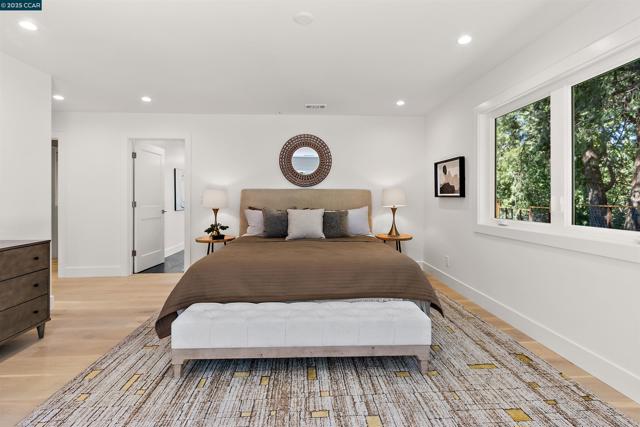 706 St Marys Rd, Lafayette CA: https://media.crmls.org/mediaz/f88ef1f3-f7b7-48c7-80f0-b8b6605b8e18.jpg