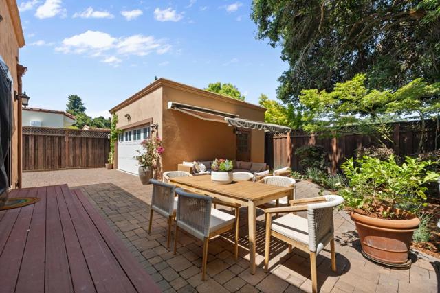 475 8th Avenue, Menlo Park CA: https://media.crmls.org/mediaz/f88f05dc-cc78-4864-b80d-7e57f7e336b2.jpg