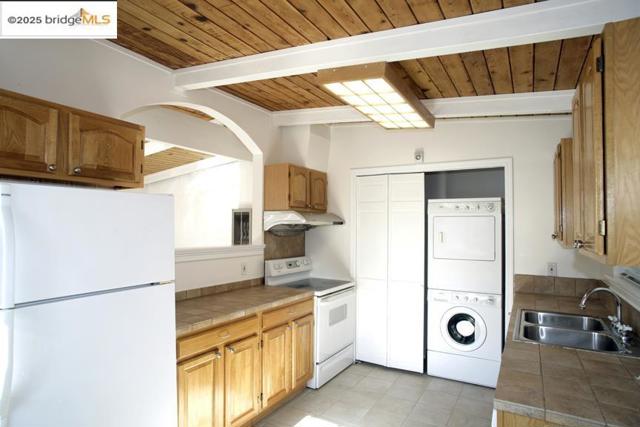 1611 Julia St, Berkeley CA: https://media.crmls.org/mediaz/f88f727a-9b82-40d3-8e5c-900e6b80c776.jpg
