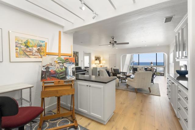 1552 Camino Del Mar, Del Mar CA: https://media.crmls.org/mediaz/f8906a71-8622-4eaa-bdd4-566e862bea35.jpg