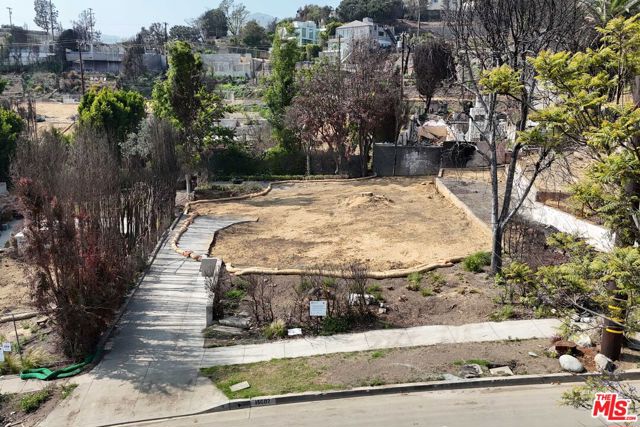 15007 Mc Kendree Avenue, Pacific Palisades CA: https://media.crmls.org/mediaz/f890f01a-1150-445d-8675-0b60e3369b57.jpg