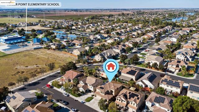 115 Tennyson Ct, Discovery Bay CA: https://media.crmls.org/mediaz/f8913228-6995-4b63-8d81-0d4a0742f8d5.jpg