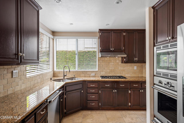 751 Trousdale Street, Oak Park CA: https://media.crmls.org/mediaz/f8915de8-d9c0-4786-ba53-97c1ecafe98d.jpg
