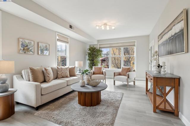 303 Bowsman Ct, Oakland CA: https://media.crmls.org/mediaz/f892edf6-3612-4077-8473-8f9227a2dca0.jpg