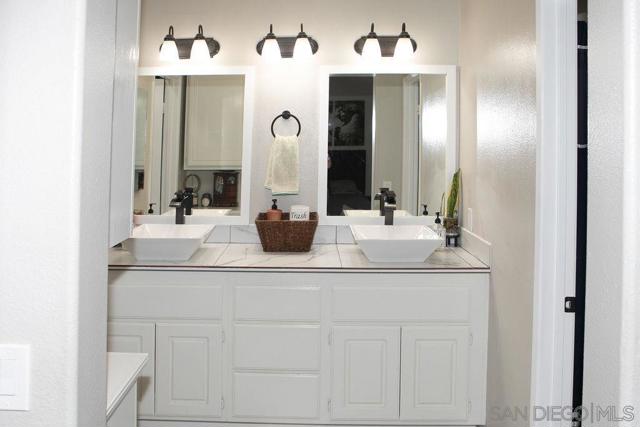 1419 Hummingbird Way, Hemet CA: https://media.crmls.org/mediaz/f8934d7a-74ed-4601-ac9f-73a3aece4334.jpg