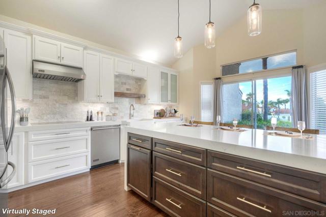 15638 Royal Crown Row, San Diego CA: https://media.crmls.org/mediaz/f893ce4a-8acd-4266-95f5-4f8a1bc2629a.jpg