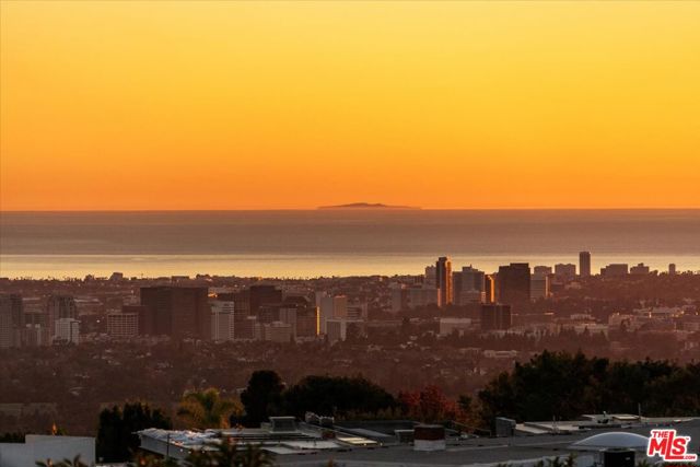 1740 Carla, Beverly Hills CA: https://media.crmls.org/mediaz/f893d375-bed3-4c15-962c-c898abbb495b.jpg