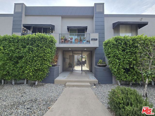 5720 Yolanda Avenue, Tarzana CA: https://media.crmls.org/mediaz/f894340f-c97e-47f5-a89b-f4742c3d1690.jpg