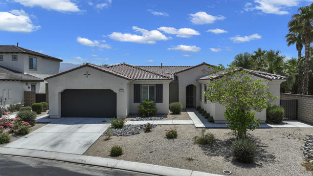 40632 Firenze Court, Indio CA: https://media.crmls.org/mediaz/f8945310-b87a-48e5-a1ab-0e11022d22e2.jpg