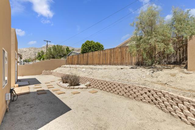 9490 West Drive, Desert Hot Springs CA: https://media.crmls.org/mediaz/f8946879-a99e-4e9b-a5df-69ffd6b34a1f.jpg