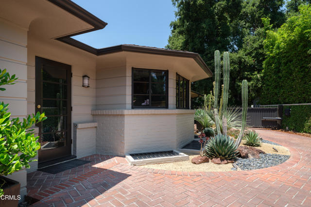 3312 Thorndale Road, Pasadena CA: https://media.crmls.org/mediaz/f89468f0-b959-4b81-a351-efb8b6603b60.jpg
