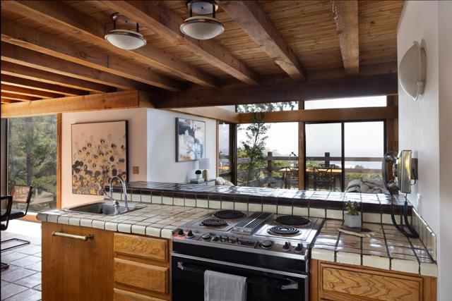 199 Upper Walden Road, Carmel CA: https://media.crmls.org/mediaz/f8948202-944b-4494-9ca8-24ba49195fa3.jpg