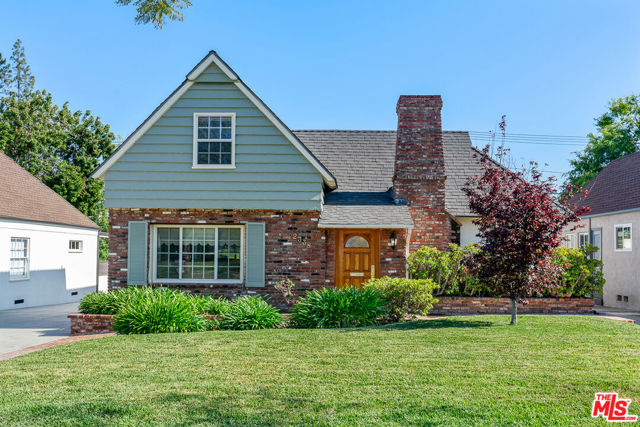 2338 Paloma Street, Pasadena CA: https://media.crmls.org/mediaz/f8953ade-b9b0-47ea-9a49-f47a13a2d9ef.jpg
