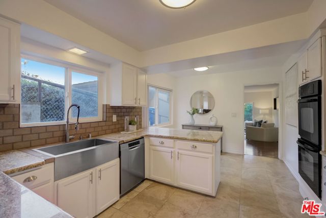 4990 Llano Drive, Woodland Hills CA: https://media.crmls.org/mediaz/f8956e48-e950-4be6-b6c3-ec7ea597f6c6.jpg