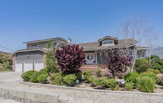 1029 Alta Vista Road, Simi Valley CA: https://media.crmls.org/mediaz/f8959760-b860-4633-9d64-fc6e8bad1a37.jpg