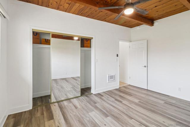 519 Stratford Ct, Del Mar CA: https://media.crmls.org/mediaz/f895c084-df5b-457c-9b96-cb9a80d47fd1.jpg