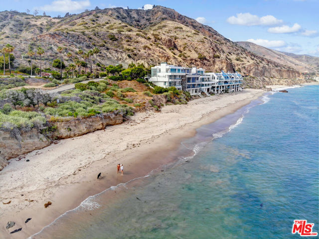 26668 Seagull Way, Malibu CA: https://media.crmls.org/mediaz/f8960e76-0992-498d-9773-356c6fb8c55f.jpg