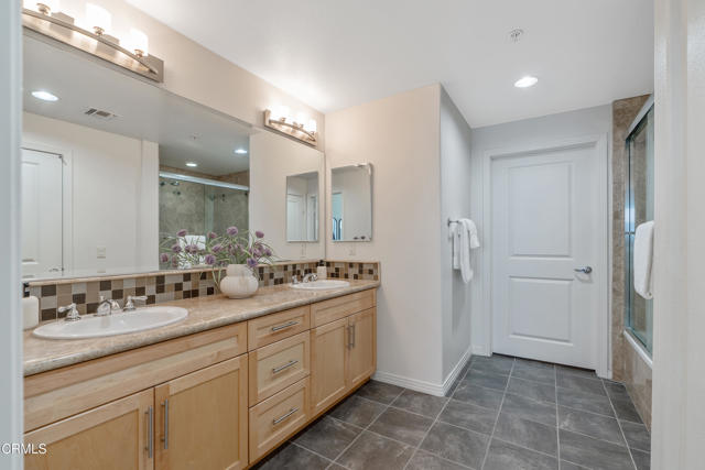 931 E Walnut Street, Pasadena CA: https://media.crmls.org/mediaz/f89630b5-6cb5-4176-8b68-356f9367561a.jpg