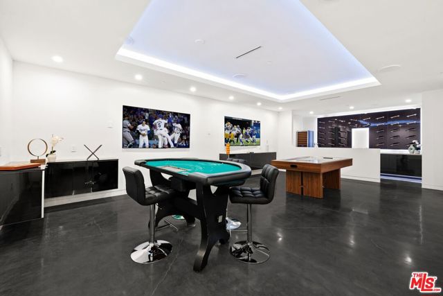 900 N Vista Street, Los Angeles CA: https://media.crmls.org/mediaz/f8972b27-55ff-4a3c-9f10-a0d284629be4.jpg