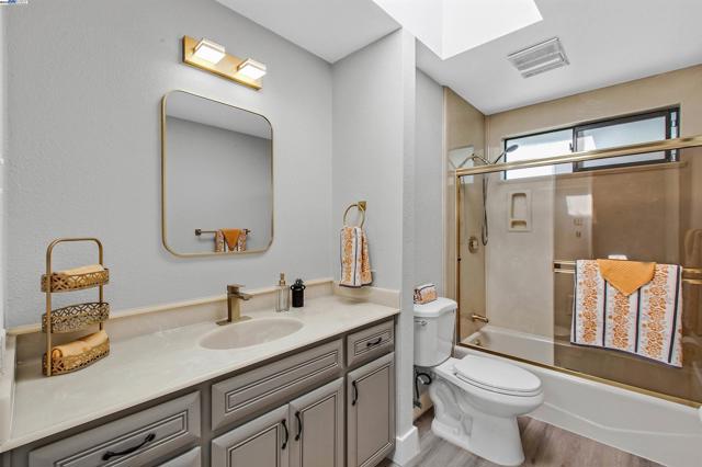 2560 Phelan Avenue, Hayward CA: https://media.crmls.org/mediaz/f897899f-4150-4b06-b67d-f72c9d0a337f.jpg