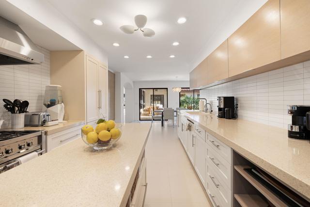 73717 Agave Lane, Palm Desert CA: https://media.crmls.org/mediaz/f8978af7-f014-48ff-98bd-4c0c04dd5f7e.jpg