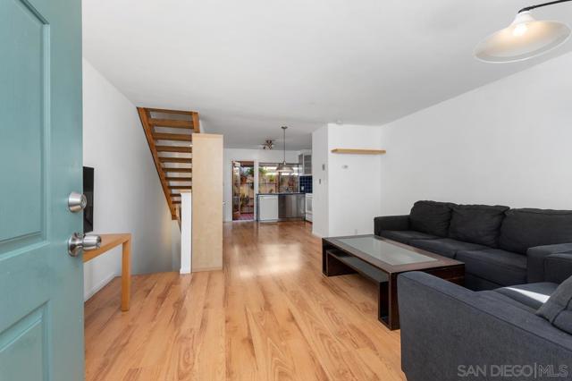 3205 Via Alicante, La Jolla CA: https://media.crmls.org/mediaz/f897c712-fc9f-4367-9950-febdc9cb9aa4.jpg