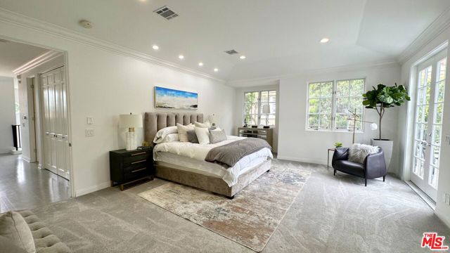 723 10th Street, Santa Monica CA: https://media.crmls.org/mediaz/f897e029-b687-40ec-bd4b-743ca12c2968.jpg