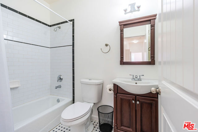 7050 Independence Avenue, Canoga Park CA: https://media.crmls.org/mediaz/f898085b-9b05-4173-a43e-74a2f6f2ad6b.jpg