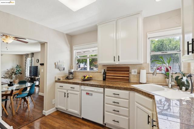 2670 Crescent Dr, Concord CA: https://media.crmls.org/mediaz/f898694a-2783-4be8-8f1b-37c52f425bb3.jpg