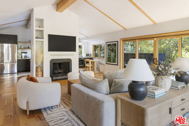2936 La Castana Drive, Los Angeles CA: https://media.crmls.org/mediaz/f898a5f8-8090-403a-878a-ea5869e9a0b7.jpg