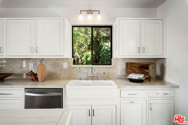 1771 Arteique Road, Topanga CA: https://media.crmls.org/mediaz/f89916c7-a7ce-4278-8487-f3d98a24dec4.jpg