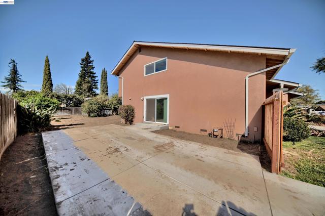 1425 Forest Dr, Turlock CA: https://media.crmls.org/mediaz/f8996219-c8b8-420b-b967-f065633533a5.jpg
