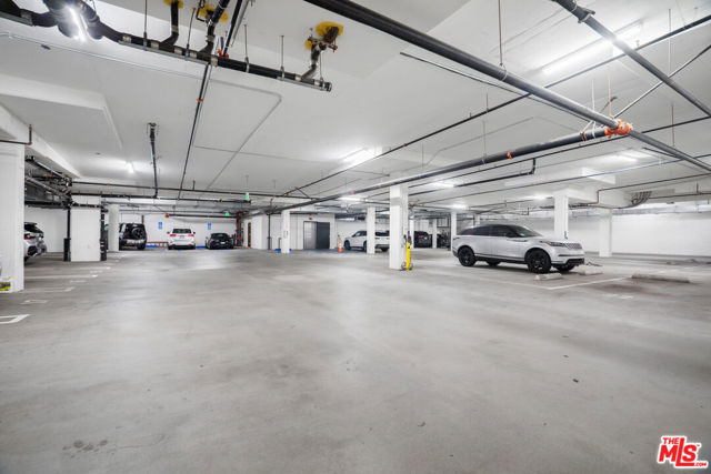 1168 S Barrington Avenue, Los Angeles CA: https://media.crmls.org/mediaz/f899a740-a1ed-4b6e-839e-955e42a830c4.jpg