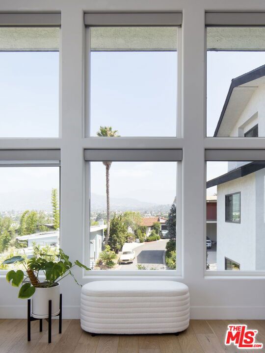 1320 Romulus Drive, Glendale CA: https://media.crmls.org/mediaz/f899e24e-ba51-4def-ac3f-d36190672c35.jpg