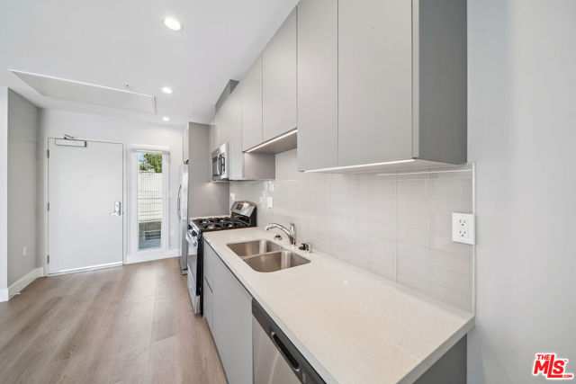 1223 North Hayworth Avenue, 9 photo 6