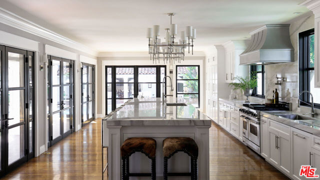 18625 Wells Drive, Tarzana CA: https://media.crmls.org/mediaz/f89b1133-34a8-4508-90bd-87bf0b457af4.jpg