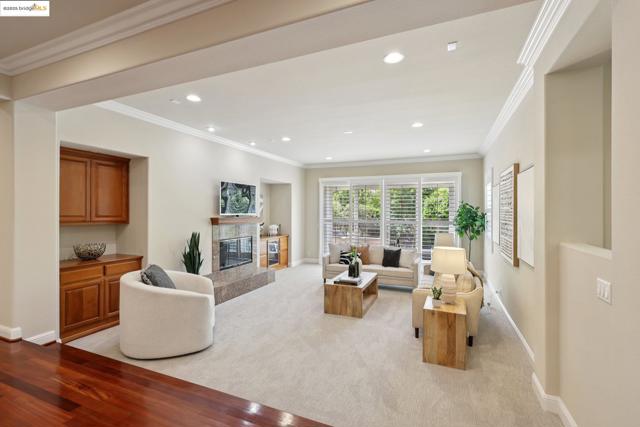 125 Mystic Pl, Alamo CA: https://media.crmls.org/mediaz/f89b245c-2ac8-4b94-9f06-f2da162771d6.jpg