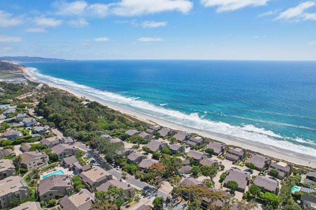 119 Spinnaker Ct, Del Mar CA: https://media.crmls.org/mediaz/f89b70e9-0823-41e6-8175-adb00f3d292f.jpg