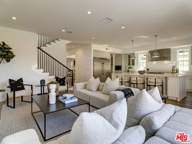 743 Haverford Avenue, Pacific Palisades CA: https://media.crmls.org/mediaz/f89c67e7-da14-477f-9d2b-b559a6c8e047.jpg