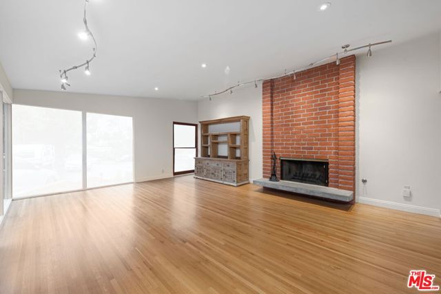 16141 Bayberry Place, Sherman Oaks CA: https://media.crmls.org/mediaz/f89d05df-819c-45c3-a665-204b8355339b.jpg