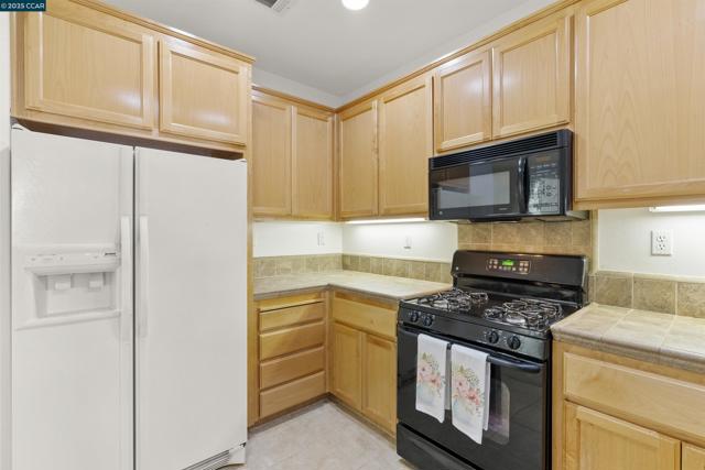 113 Carmel St, San Pablo CA: https://media.crmls.org/mediaz/f89d4026-9ad1-439f-b6a5-942d9d13f597.jpg