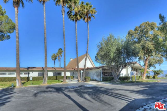1165 Cherokee, Topanga CA: https://media.crmls.org/mediaz/f89e4373-344d-4b48-968b-289167313894.jpg