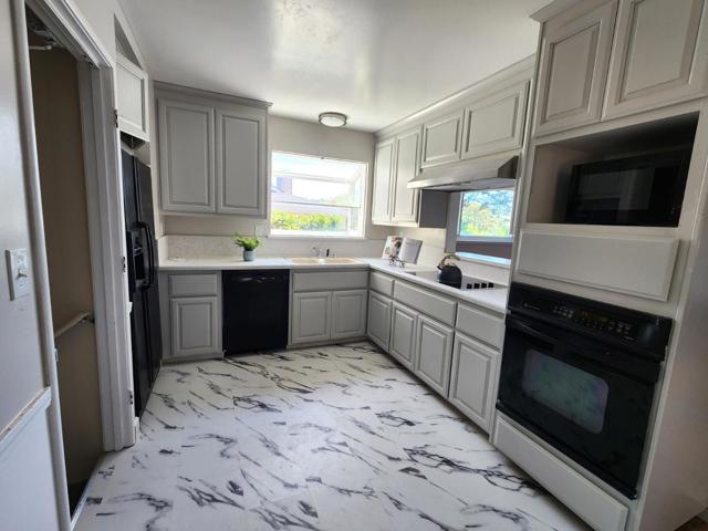 20 Tioga Way, Belmont CA: https://media.crmls.org/mediaz/f89ef79f-010c-4d34-9f60-19d7646ce3bd.jpg