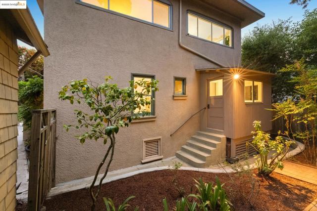 971 Santa Barbara Rd, Berkeley CA: https://media.crmls.org/mediaz/f89f1aba-5667-4484-9372-3b5a9e652f5e.jpg